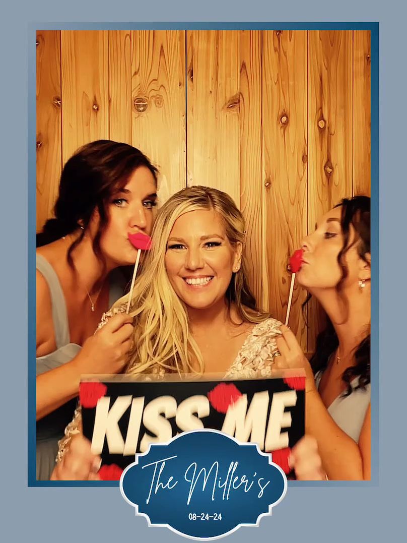 Photo booth clip
