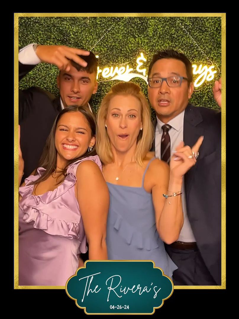 Photo booth clip