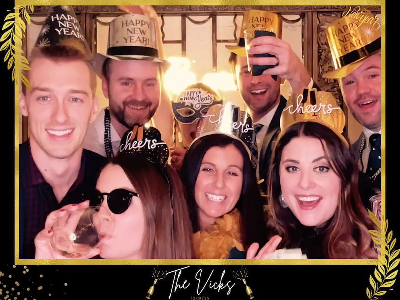 Photo booth clip